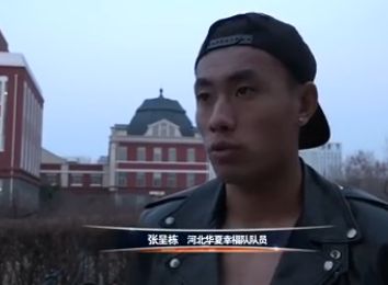 阿诺德说：“萨拉赫每场比赛的表现，他所做的工作，对足球的尊重，这些都真实反映了他的成就。
